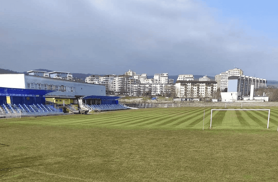 obrazok fotbalove ihrisko.png